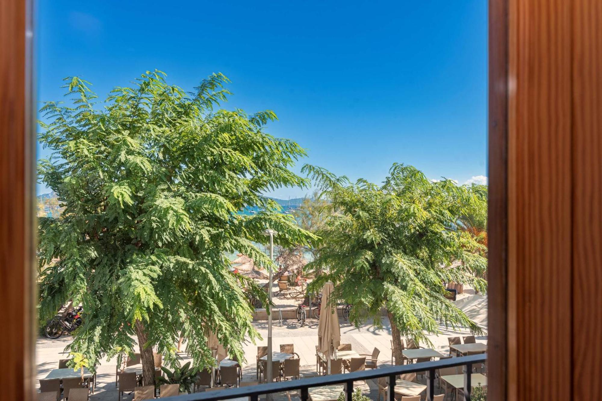 Vora Mar Beachfront Apartment By Sealand Villas Port de Pollença Exteriör bild